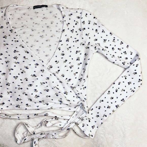 Brandy Melville wrap shirt - Picture 2 of 2